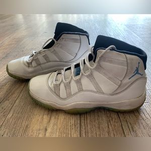 Air Jordan 11 Legend Blue
